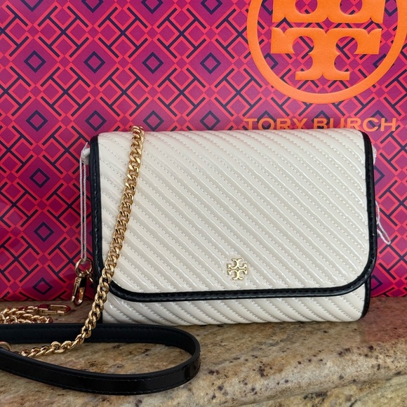 Tory Burch Handbags - New 475! Emerson Patent Tory Burch light Cream and Black chain wallet crossbody